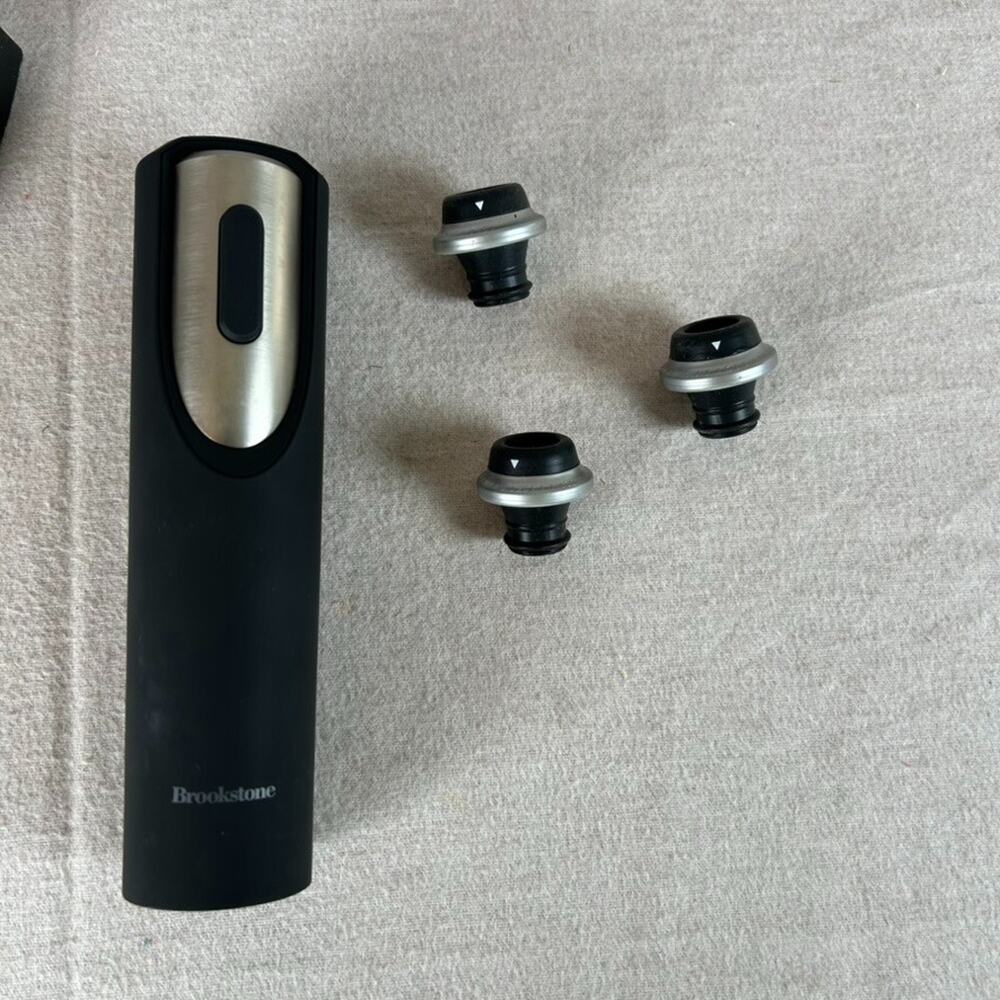 Brookstone Wine Preserver With 3 Wine Stoppers With Date Indicator Rings & Stand - Picture 3 of 10
